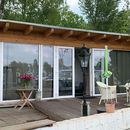 Tiny House Oder Auf Der Sunset Marina