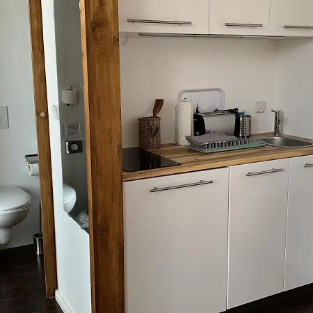 Tiny House Oder Auf Der Sunset Marina * Berlin