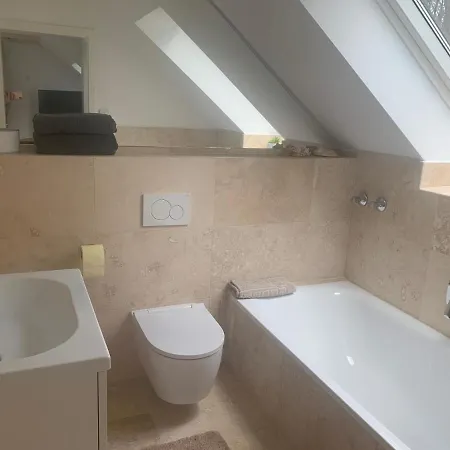 Tiny House Oder Auf Der Sunset Marina *