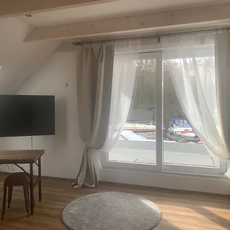 Tiny House Oder Auf Der Sunset Marina *