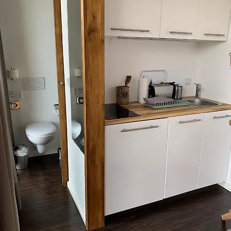 Tiny House Oder Auf Der Sunset Marina *