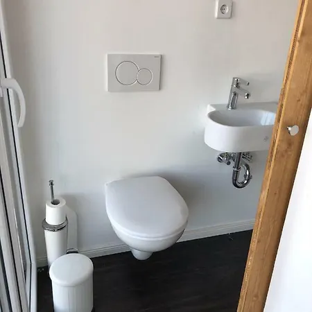 Tiny House Oder Auf Der Sunset Marina * Berlin