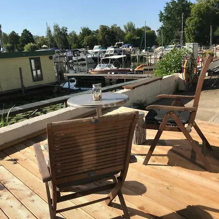 Tiny House Oder Auf Der Sunset Marina Berlin